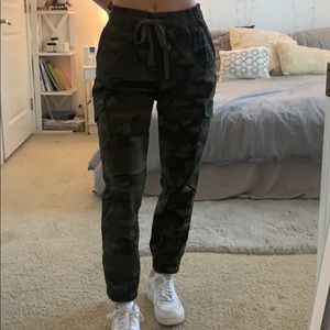 Sanctuary camo print cargo pants size
